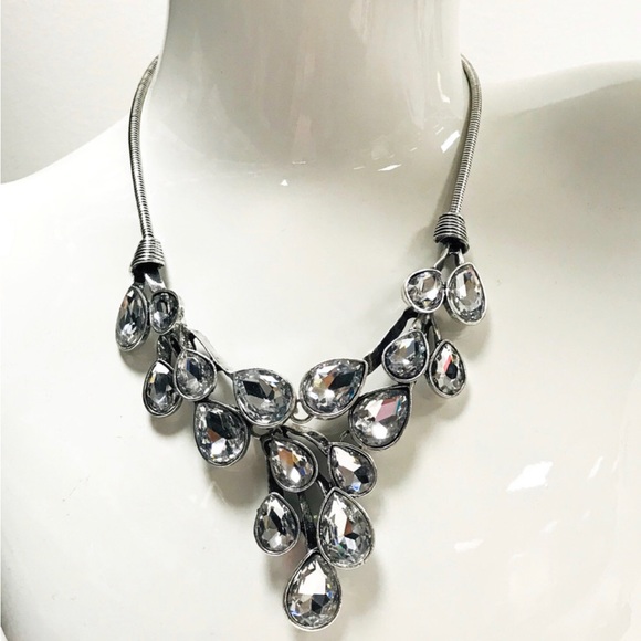 Stunning Crystal Vine Statement/Earring Set-Boutique - Picture 5 of 10